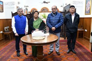 chief-minister-n-viren-singh-and-chief-secretary-dr-vineet-joshi-discussed-important-issues-with-governor-anusuiya-uike