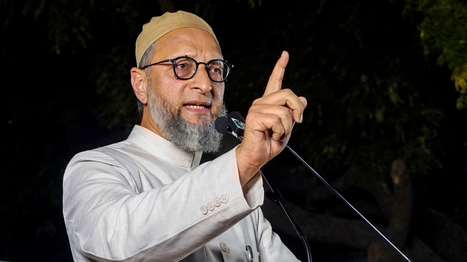 ओवैसी का पाकिस्तान सेना पर वार ‘सड़कछाप’ कहकर परमाणु धमकी की निंदा